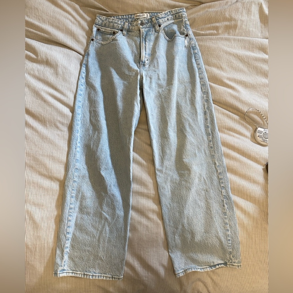 Abercrombie & Fitch Women's 90s Relaxed High Rise Jeans - Light Blue
